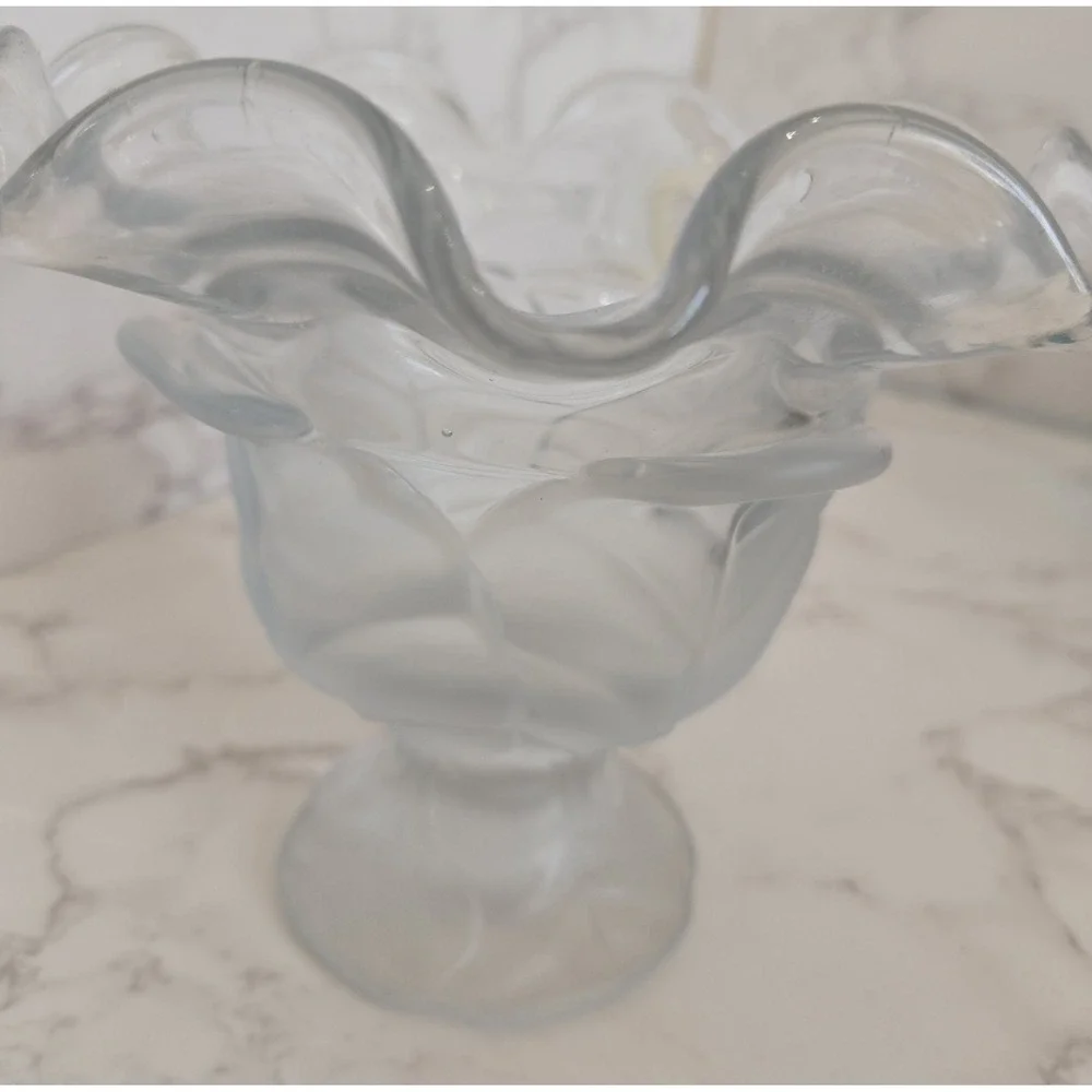 VTG Candy Dish Glass Epic Leaf‎ Satin Ruffled Rim Heavy Compote